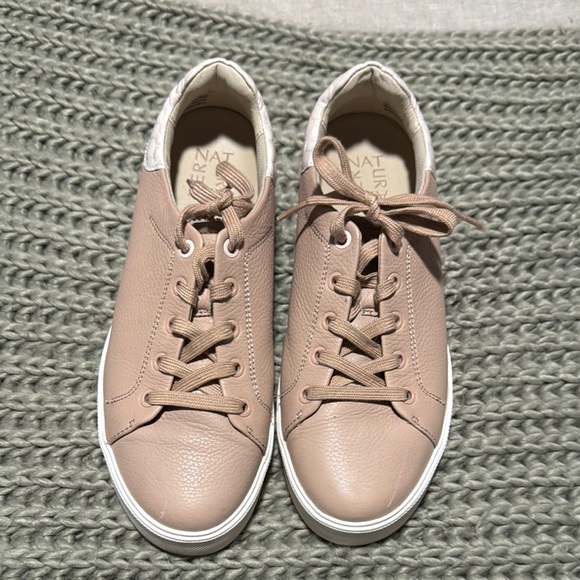 Naturalizer Shoes - Naturalizer Women's Beige Leather Sneakers with Croc accent. Size 9M